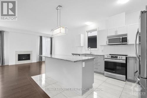 379 Sterling Avenue, Prescott And Russell, ON - Indoor Photo Showing Kitchen With Upgraded Kitchen