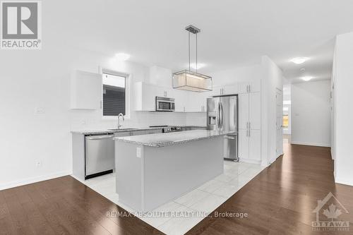 379 Sterling Avenue, Prescott And Russell, ON - Indoor Photo Showing Kitchen With Upgraded Kitchen