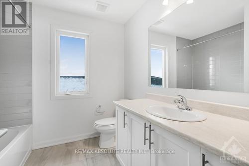 379 Sterling Avenue, Prescott And Russell, ON - Indoor Photo Showing Bathroom