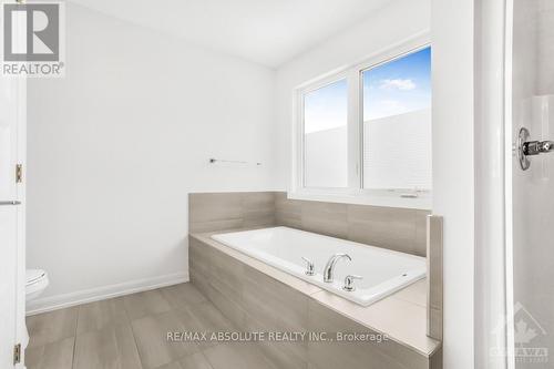 379 Sterling Avenue, Prescott And Russell, ON - Indoor Photo Showing Bathroom