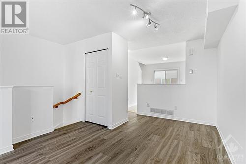 104 Manhattan Crescent, Ottawa, ON - Indoor Photo Showing Other Room