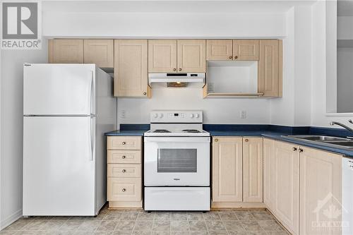 104 Manhattan Crescent, Ottawa, ON - Indoor Photo Showing Kitchen With Double Sink