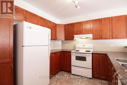 133 Corinth Pvt, Ottawa, ON - Indoor Photo Showing Kitchen With Double Sink