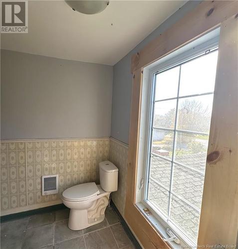 43 Parkwood Drive, St. Stephen, NB - Indoor Photo Showing Bathroom