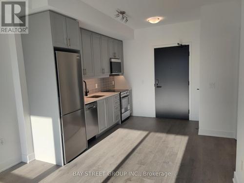 441 - 2343 Khalsa Gate, Oakville, ON - Indoor Photo Showing Kitchen With Stainless Steel Kitchen