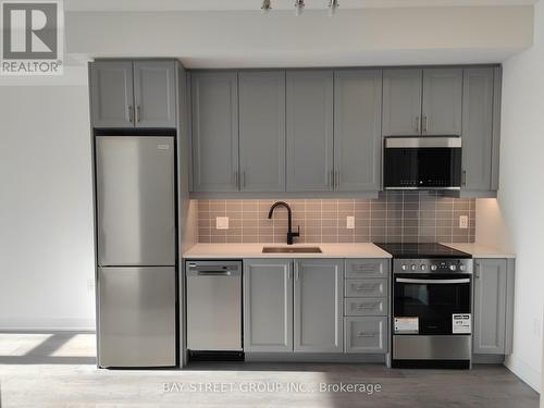 441 - 2343 Khalsa Gate, Oakville, ON - Indoor Photo Showing Kitchen With Stainless Steel Kitchen