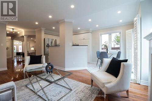 3938 Lacman Trail, Mississauga, ON - Indoor Photo Showing Living Room