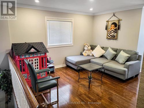 48 Sandy Beach Road, Brampton, ON - Indoor Photo Showing Living Room