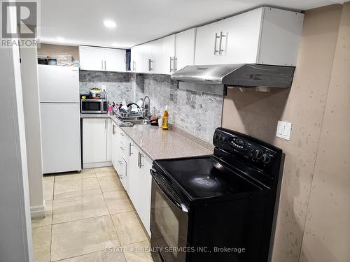 48 Sandy Beach Road, Brampton, ON - Indoor Photo Showing Kitchen