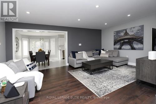 5329 Roadside Way, Mississauga, ON - Indoor Photo Showing Living Room