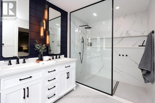 5329 Roadside Way, Mississauga, ON - Indoor Photo Showing Bathroom