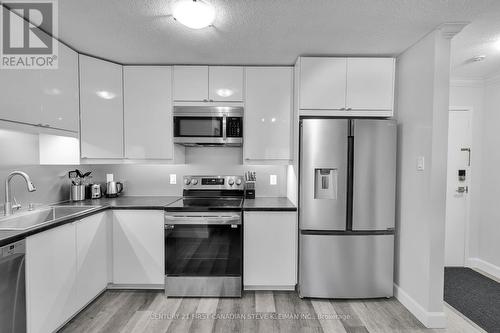 103 - 5 Jacksway Crescent, London, ON - Indoor Photo Showing Kitchen With Upgraded Kitchen