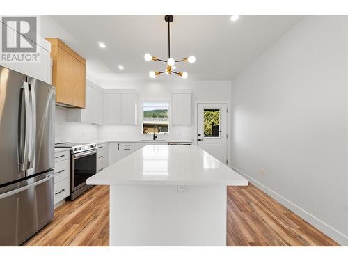 1204 Woods Lane, Enderby, BC - Indoor Photo Showing Kitchen With Upgraded Kitchen