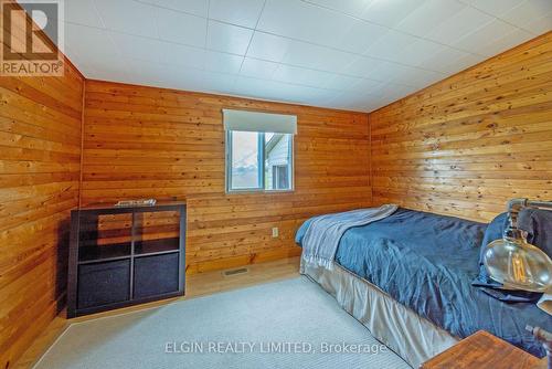 33053 Thomas Line, Dutton/Dunwich, ON - Indoor Photo Showing Bedroom