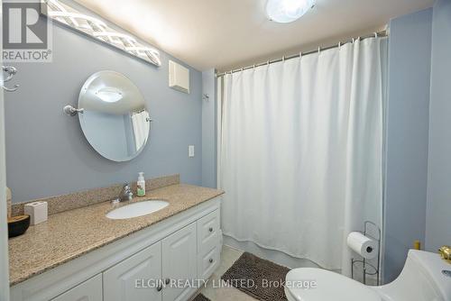 33053 Thomas Line, Dutton/Dunwich, ON - Indoor Photo Showing Bathroom