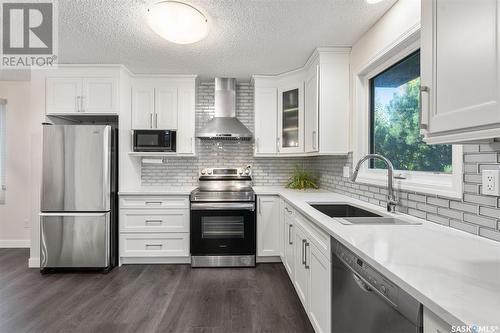 230 Highlands Place, Saskatoon, SK - Indoor Photo Showing Kitchen With Stainless Steel Kitchen With Double Sink With Upgraded Kitchen