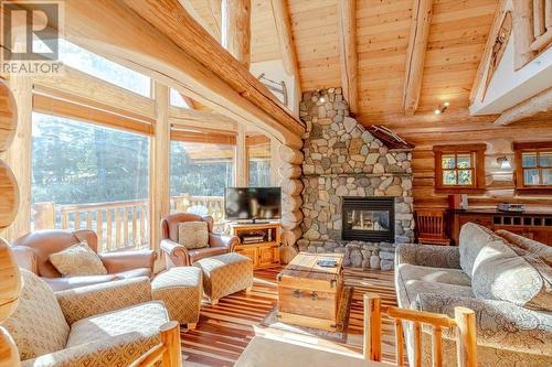 5258 Highline  Drive Unit# 505, Fernie, BC - Indoor Photo Showing Living Room With Fireplace