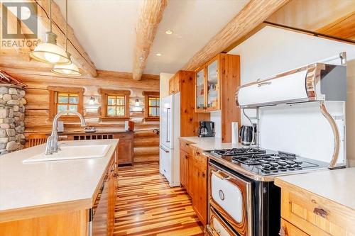 5258 Highline  Drive Unit# 505, Fernie, BC - Indoor Photo Showing Kitchen