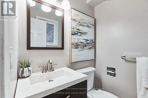 201 Eastlawn Street, Oshawa, ON - Indoor Photo Showing Bathroom