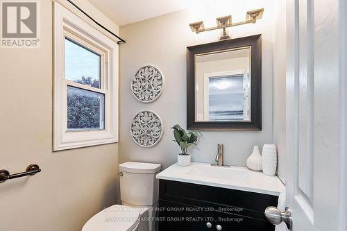 201 Eastlawn Street, Oshawa, ON - Indoor Photo Showing Bathroom