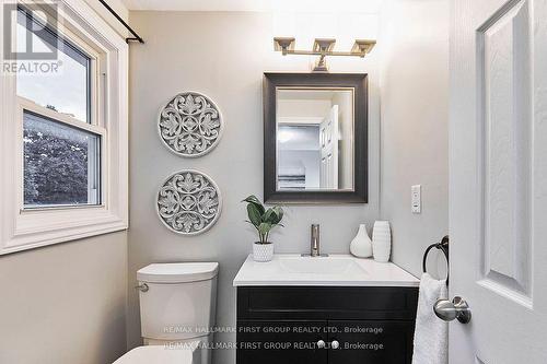 201 Eastlawn Street, Oshawa, ON - Indoor Photo Showing Bathroom