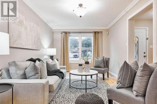 201 Eastlawn Street, Oshawa, ON - Indoor Photo Showing Living Room