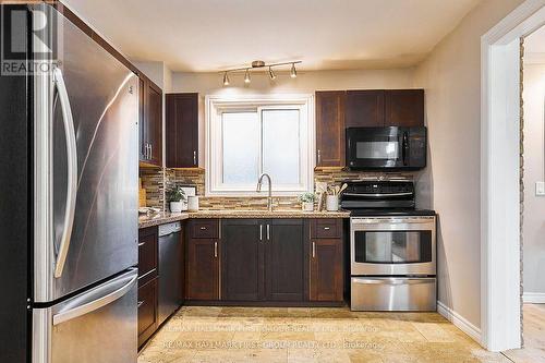 201 Eastlawn Street, Oshawa, ON - Indoor Photo Showing Kitchen