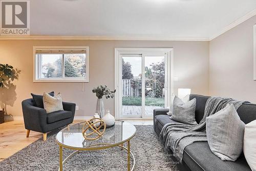 201 Eastlawn Street, Oshawa, ON - Indoor Photo Showing Living Room