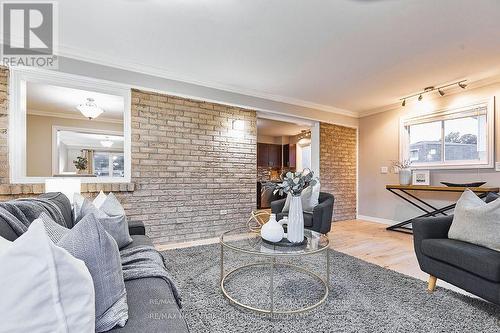 201 Eastlawn Street, Oshawa, ON - Indoor Photo Showing Living Room