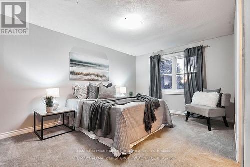 201 Eastlawn Street, Oshawa, ON - Indoor Photo Showing Bedroom