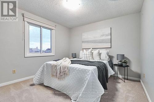 201 Eastlawn Street, Oshawa, ON - Indoor Photo Showing Bedroom