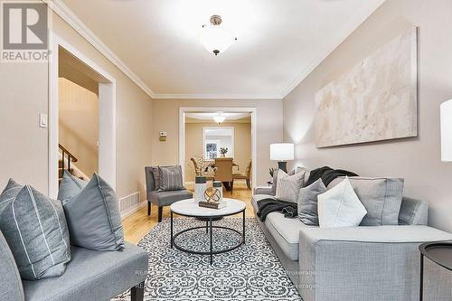 201 Eastlawn Street, Oshawa, ON - Indoor Photo Showing Living Room