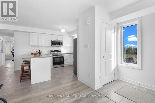 91 Appletree Lane, Barrie, ON - Indoor Photo Showing Kitchen