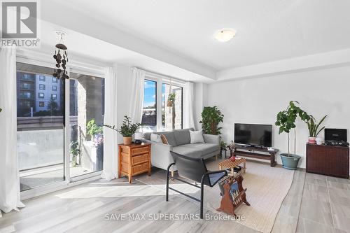 91 Appletree Lane, Barrie, ON - Indoor Photo Showing Living Room