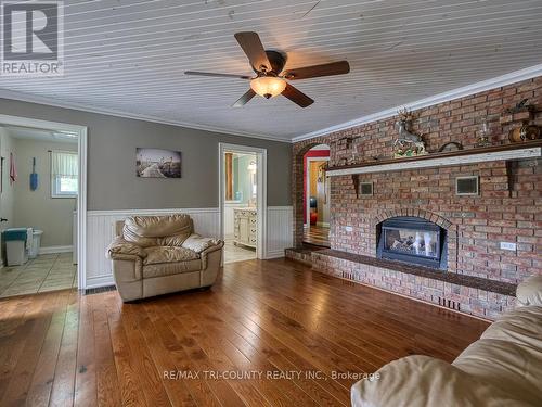 319 Norfolk County 45 Road, Norfolk (Frogmore), ON - Indoor Photo Showing Living Room With Fireplace