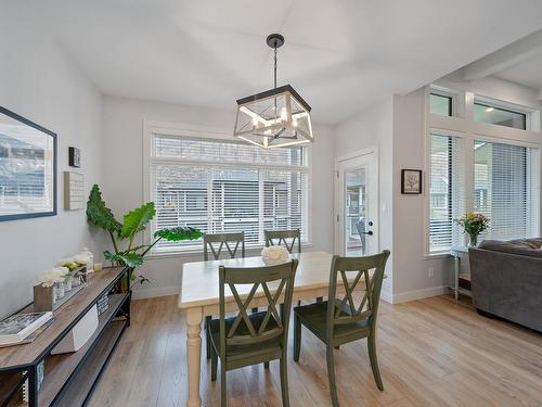 215-641 Shuswap Road E, Kamloops, BC - Indoor Photo Showing Dining Room