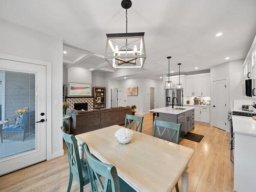 215-641 Shuswap Road E, Kamloops, BC - Indoor Photo Showing Dining Room