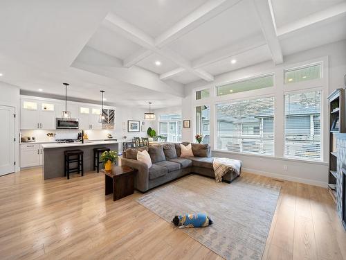 215-641 Shuswap Road E, Kamloops, BC - Indoor Photo Showing Living Room