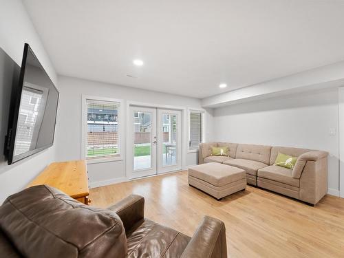 215-641 Shuswap Road E, Kamloops, BC - Indoor Photo Showing Living Room