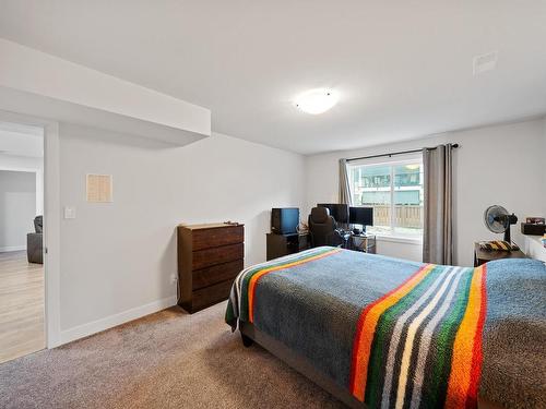 215-641 Shuswap Road E, Kamloops, BC - Indoor Photo Showing Bedroom