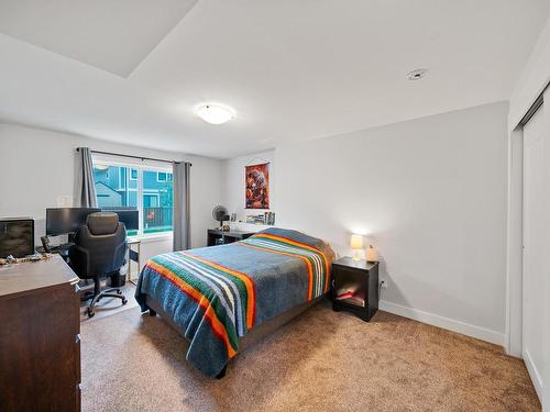 215-641 Shuswap Road E, Kamloops, BC - Indoor Photo Showing Bedroom