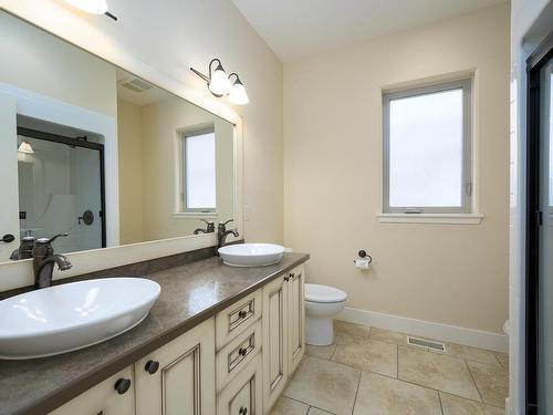 1067 Quail Drive, Kamloops, BC - Indoor Photo Showing Bathroom