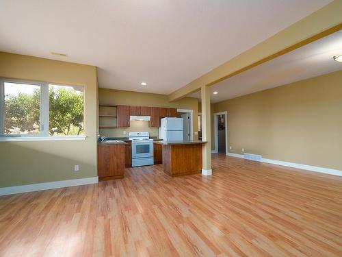 1067 Quail Drive, Kamloops, BC - Indoor Photo Showing Kitchen