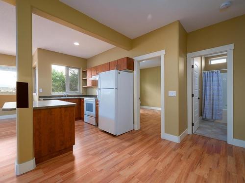 1067 Quail Drive, Kamloops, BC - Indoor Photo Showing Kitchen