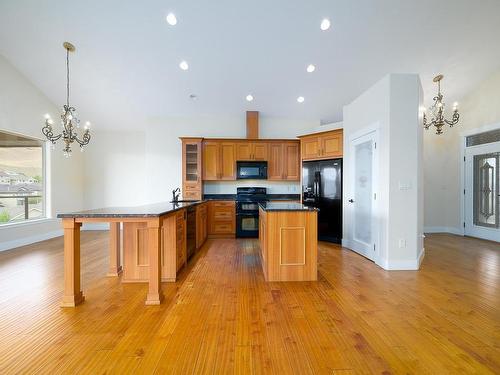 1067 Quail Drive, Kamloops, BC - Indoor Photo Showing Kitchen