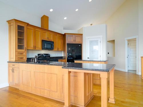 1067 Quail Drive, Kamloops, BC - Indoor Photo Showing Kitchen