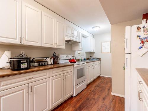 435 Schubert Drive, Kamloops, BC - Indoor Photo Showing Kitchen