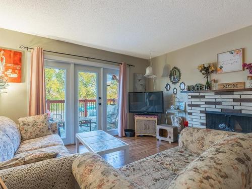 435 Schubert Drive, Kamloops, BC - Indoor Photo Showing Living Room