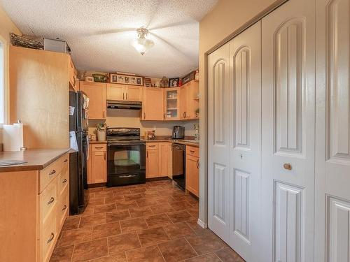 435 Schubert Drive, Kamloops, BC - Indoor Photo Showing Kitchen