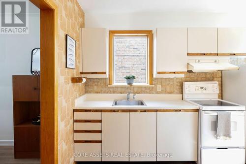 9 Lyndale Drive, Toronto, ON - Indoor Photo Showing Kitchen